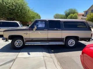 1985 Chevrolet Suburban — photo 4