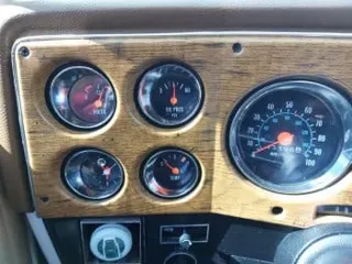 1977 Chevrolet Suburban K10 — photo 18