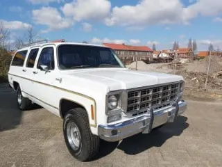 1977 Chevrolet Suburban K10 — photo 2