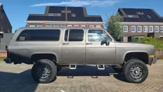 1986 Chevrolet Suburban 4x4 — photo 6