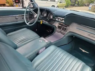 1961 Ford Thunderbird — photo 7