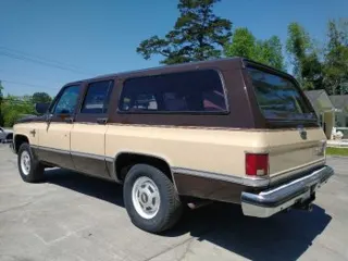 1986 Chevrolet Suburban 454 — photo 3