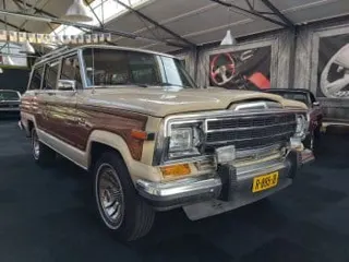 1984 Jeep Grand Wagoneer — photo 30