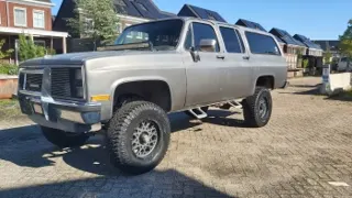 1986 Chevrolet Suburban 4x4 — photo 1