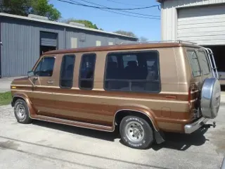 1985 Ford Econoline van — photo 8