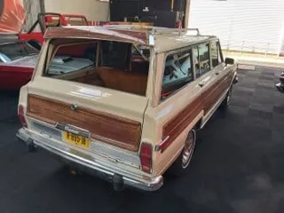 1984 Jeep Grand Wagoneer — photo 25