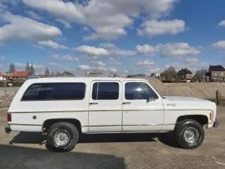 1977 Chevrolet Suburban K10 — photo 22