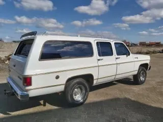1977 Chevrolet Suburban K10 — photo 4