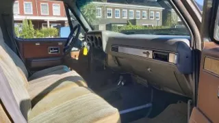 1986 Chevrolet Suburban 4x4 — photo 7