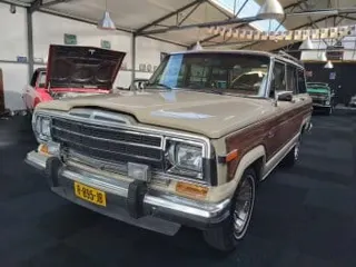 1984 Jeep Grand Wagoneer — photo 16