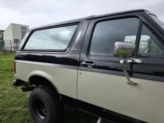 1987 Ford Bronco XLT 4x4 — photo 17