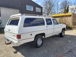 1977 Chevrolet Suburban K10 — photo 7