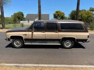 1985 Chevrolet Suburban — photo 8