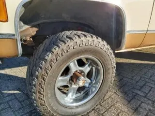 1980 Chevrolet Suburban 4x4 — photo 11