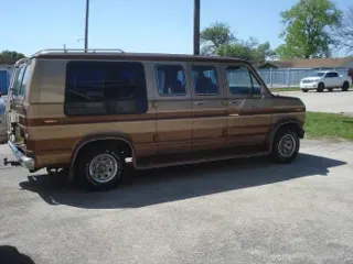 1985 Ford Econoline van — photo 18