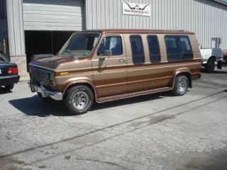 1985 Ford Econoline van — photo 1