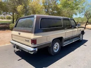 1985 Chevrolet Suburban — photo 2