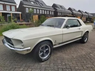 1968 Ford Mustang hardtop coupe — photo 2