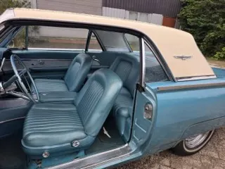 1961 Ford Thunderbird — photo 12