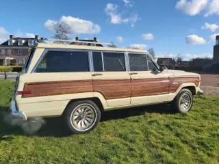 1984 Jeep Grand Wagoneer — photo 11