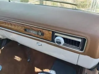 1977 Chevrolet Suburban K10 — photo 10