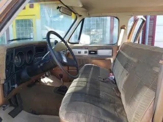 1980 Chevrolet Suburban 4x4 — photo 13