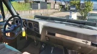 1986 Chevrolet Suburban 4x4 — photo 2