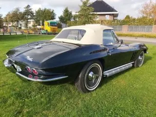 1965 Chevrolet Corvette Convertible — photo 32