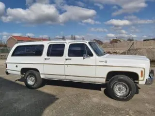 1977 Chevrolet Suburban K10 — photo 11