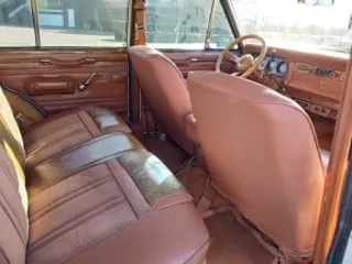 1984 Jeep Grand Wagoneer — photo 2