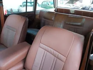 1984 Jeep Grand Wagoneer — photo 9