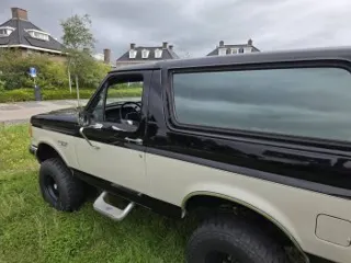 1987 Ford Bronco XLT 4x4 — photo 9