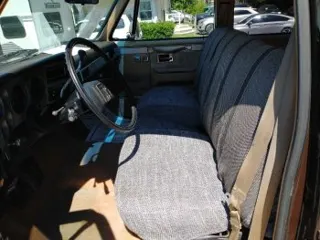 1986 Chevrolet Suburban 454 — photo 9