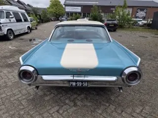 1961 Ford Thunderbird — photo 19
