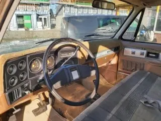 1980 Chevrolet Suburban 4x4 — photo 15