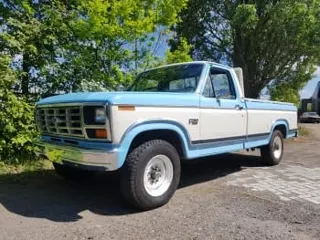 1982 Ford F250 XLT — photo 1
