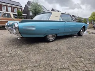 1961 Ford Thunderbird — photo 2