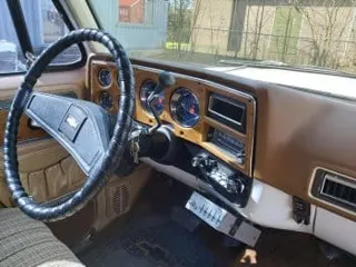 1977 Chevrolet Suburban K10 — photo 24