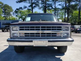 1986 Chevrolet Suburban 454 — photo 7