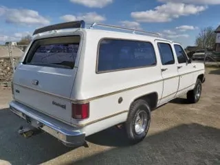 1977 Chevrolet Suburban K10 — photo 20