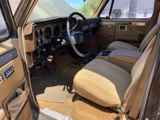 1985 Chevrolet Suburban — photo 9