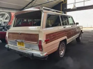 1984 Jeep Grand Wagoneer — photo 22