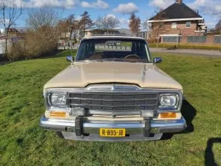 1984 Jeep Grand Wagoneer — photo 32
